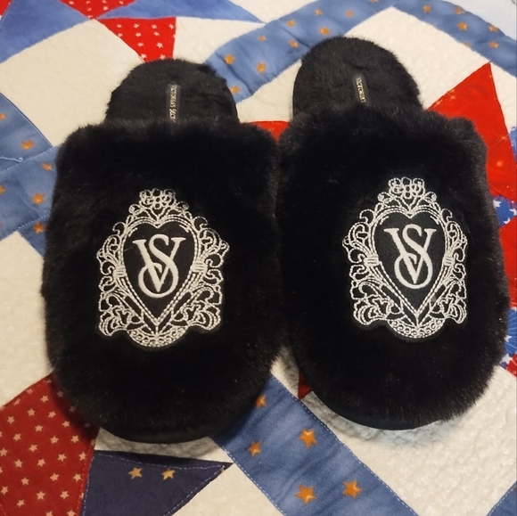 Victoria Secret Closed-Toe Faux Fur Slippers Logo - Picture 5 of 8